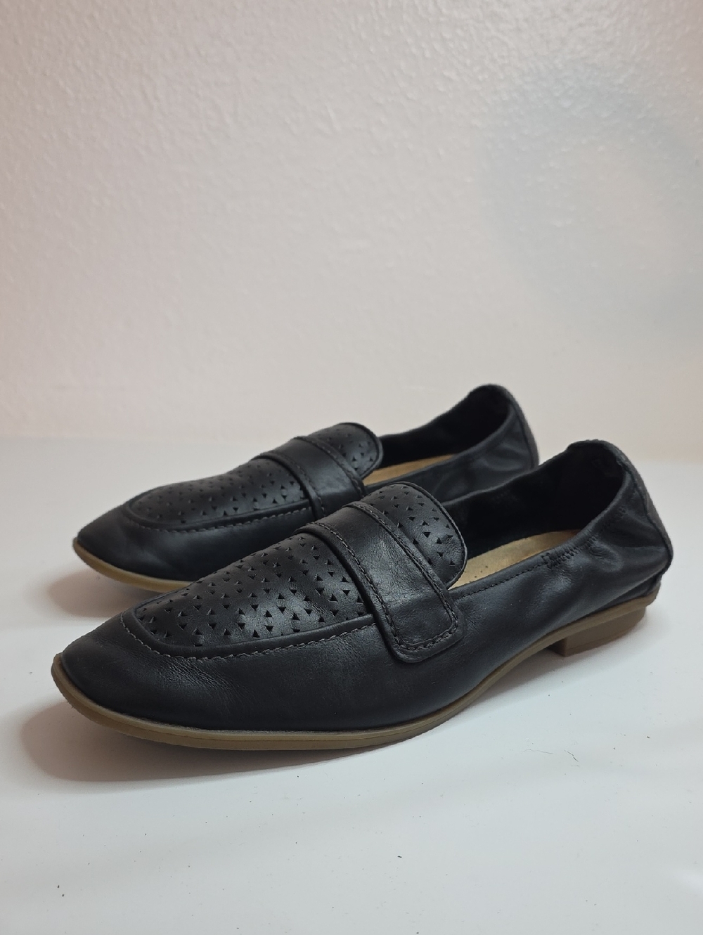 Clarks Lyrical Way Laser Cut Perforated Black Leather Loafers Womens Size 10.5
